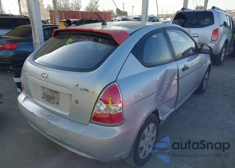 2007 Hyundai Accent Gs z USA, uszkodzony, nr VIN KMHCM36C27U006305